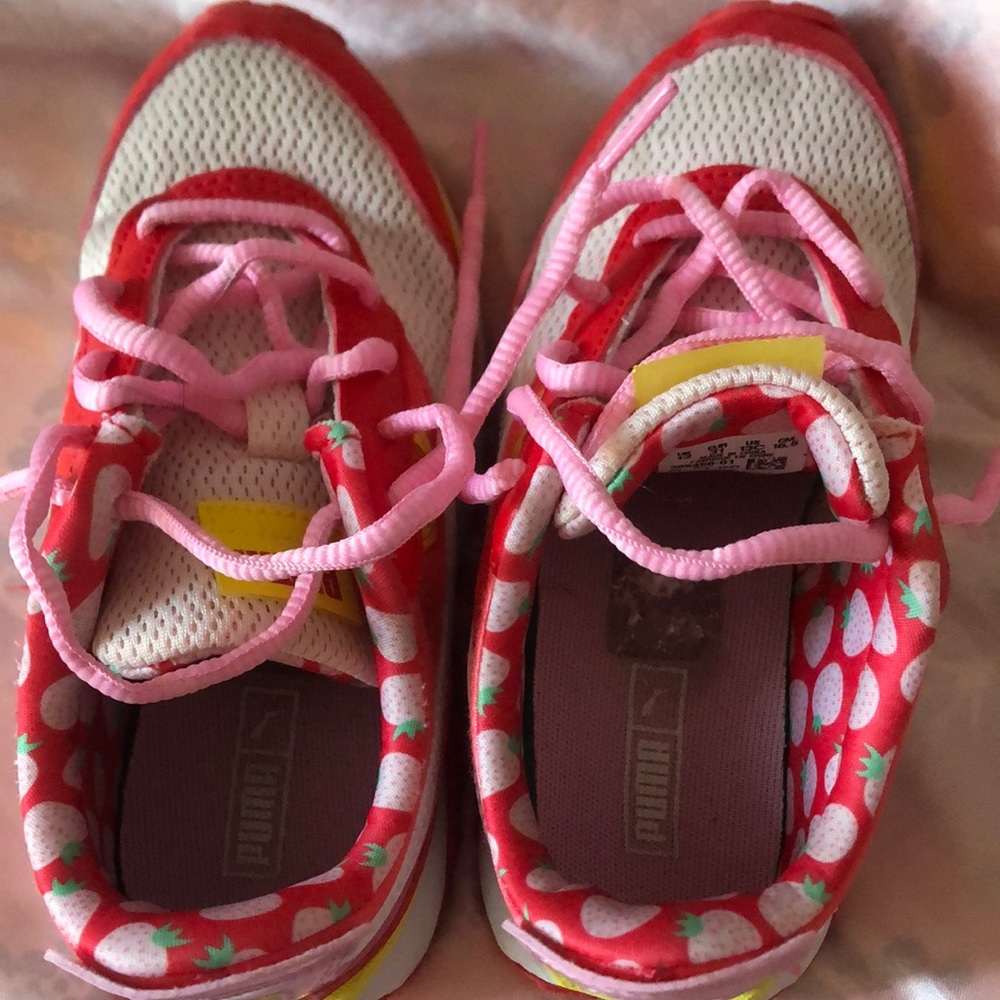 Kids strawberry printed sneakers